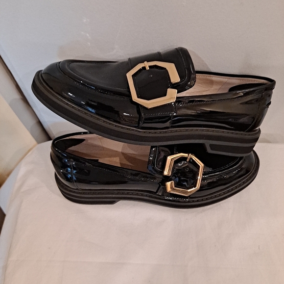 Louise et CIE Womens Black Patent Leather Gold Buckle 8M NWOT - Picture 3 of 6